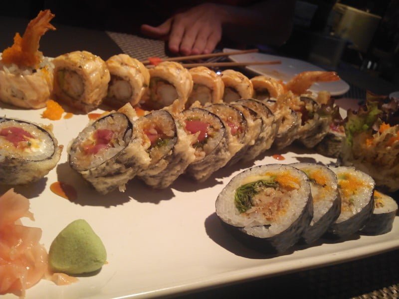 De arriba a abajo: Soho roll, Tuna poki maki y Spider roll