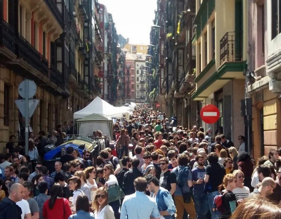 La calle Dos de Mayo, durante el mercado // dosdemayo